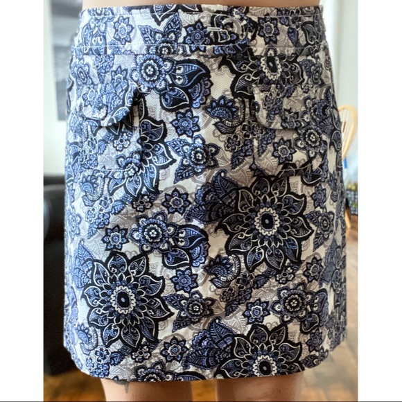 Ann Taylor LOFT blue floral patterned pencil skirt - Picture 4 of 5